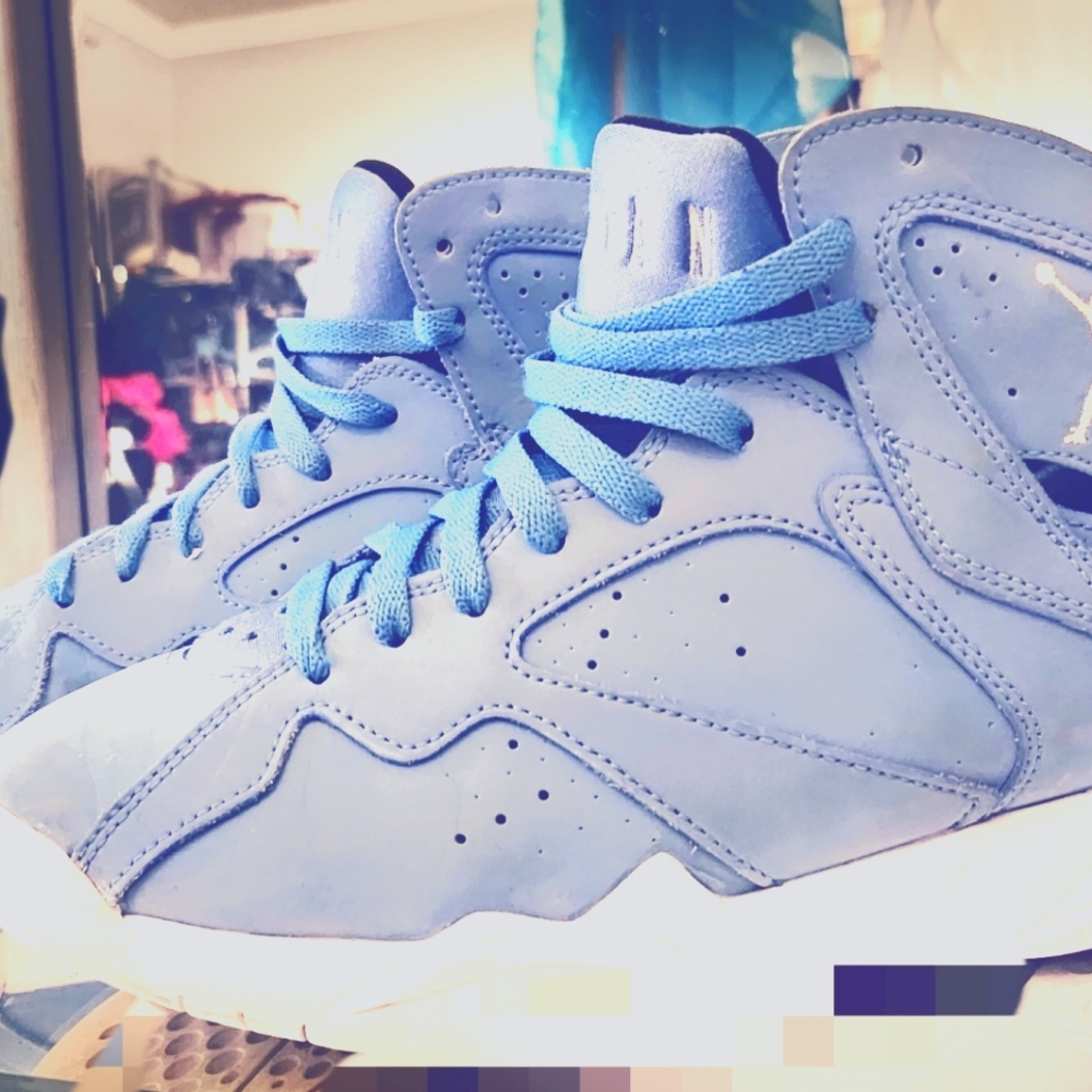JORDAN RETRO ? NC BLUE SIZE 8 MENS